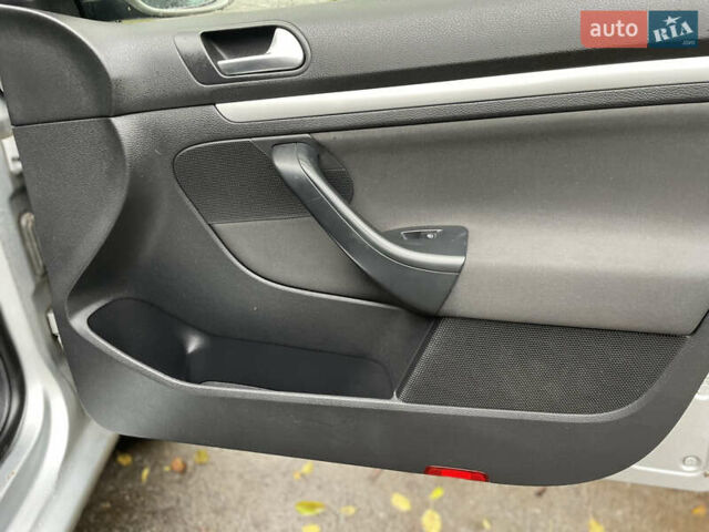 Сірий Фольксваген Гольф, об'ємом двигуна 1.6 л та пробігом 262 тис. км за 7500 $, фото 26 на Automoto.ua