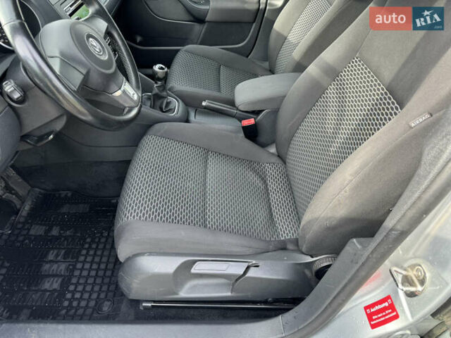 Сірий Фольксваген Гольф, об'ємом двигуна 1.6 л та пробігом 225 тис. км за 8350 $, фото 57 на Automoto.ua