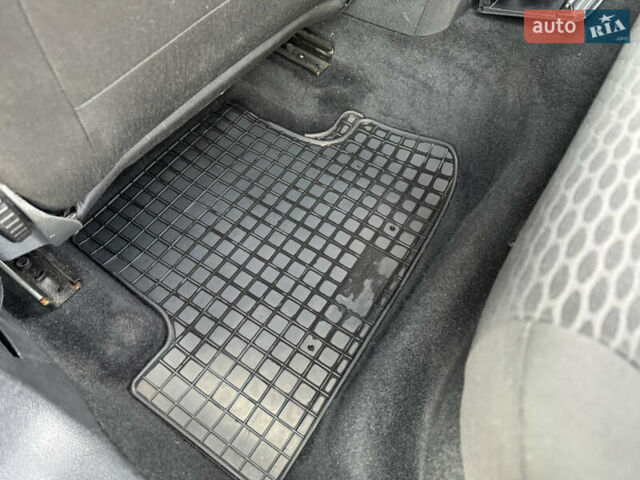 Сірий Фольксваген Гольф, об'ємом двигуна 1.6 л та пробігом 225 тис. км за 8350 $, фото 42 на Automoto.ua