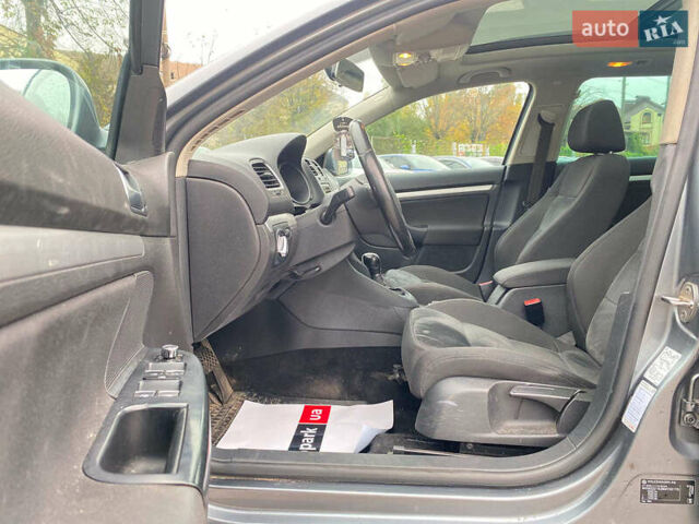 Сірий Фольксваген Гольф, об'ємом двигуна 1.6 л та пробігом 249 тис. км за 9240 $, фото 17 на Automoto.ua