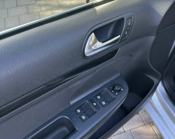 Серый Фольксваген Гольф, объемом двигателя 1.39 л и пробегом 247 тыс. км за 6800 $, фото 12 на Automoto.ua