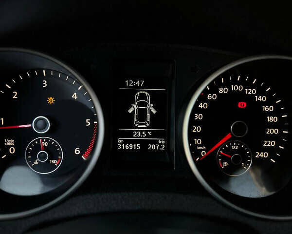 Серый Фольксваген Гольф, объемом двигателя 1.6 л и пробегом 318 тыс. км за 7700 $, фото 17 на Automoto.ua