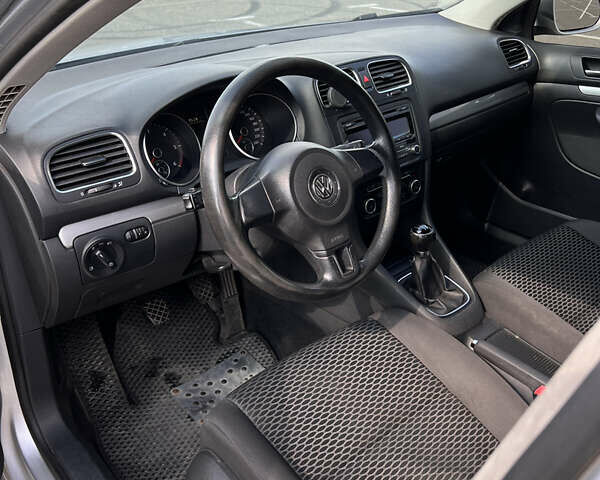 Серый Фольксваген Гольф, объемом двигателя 1.6 л и пробегом 258 тыс. км за 6900 $, фото 10 на Automoto.ua