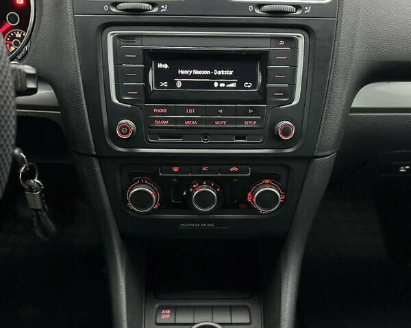 Серый Фольксваген Гольф, объемом двигателя 1.6 л и пробегом 230 тыс. км за 7400 $, фото 21 на Automoto.ua