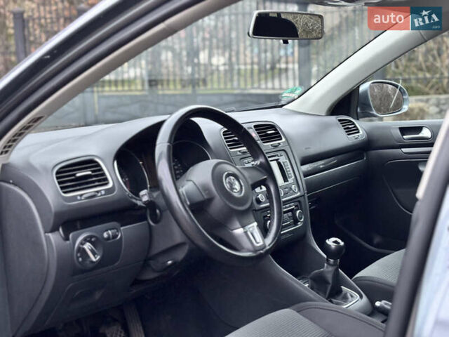 Серый Фольксваген Гольф, объемом двигателя 1.6 л и пробегом 248 тыс. км за 8099 $, фото 19 на Automoto.ua