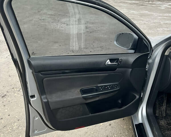 Сірий Фольксваген Гольф, об'ємом двигуна 1.6 л та пробігом 280 тис. км за 5500 $, фото 17 на Automoto.ua