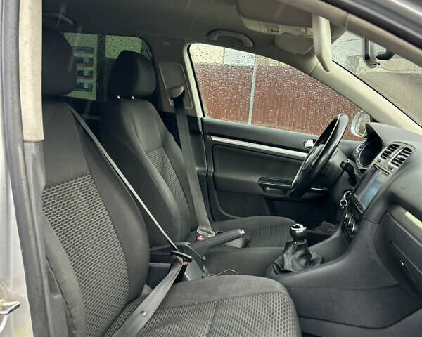 Серый Фольксваген Гольф, объемом двигателя 1.6 л и пробегом 318 тыс. км за 7599 $, фото 17 на Automoto.ua