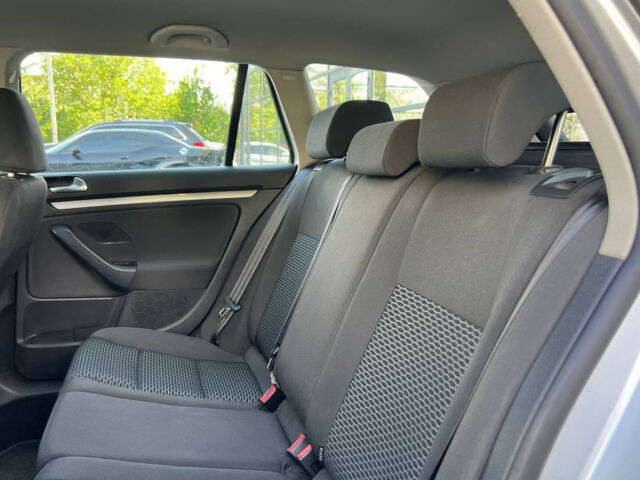 Сірий Фольксваген Гольф, об'ємом двигуна 1.6 л та пробігом 199 тис. км за 9000 $, фото 19 на Automoto.ua