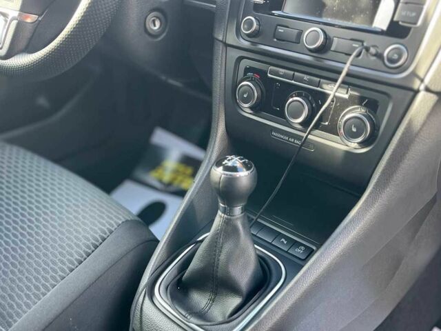 Серый Фольксваген Гольф, объемом двигателя 1.6 л и пробегом 255 тыс. км за 7500 $, фото 14 на Automoto.ua