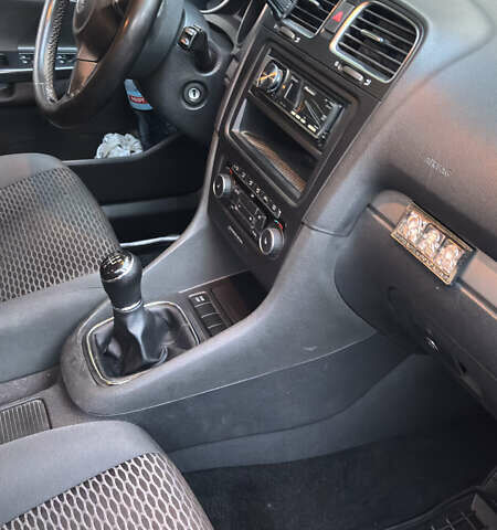 Серый Фольксваген Гольф, объемом двигателя 1.6 л и пробегом 312 тыс. км за 7500 $, фото 5 на Automoto.ua