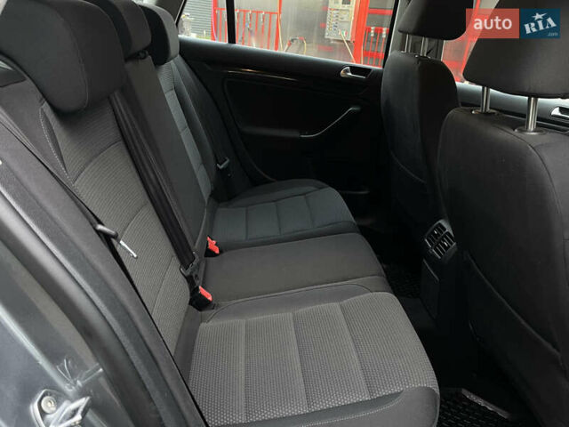 Серый Фольксваген Гольф, объемом двигателя 1.6 л и пробегом 256 тыс. км за 7950 $, фото 10 на Automoto.ua