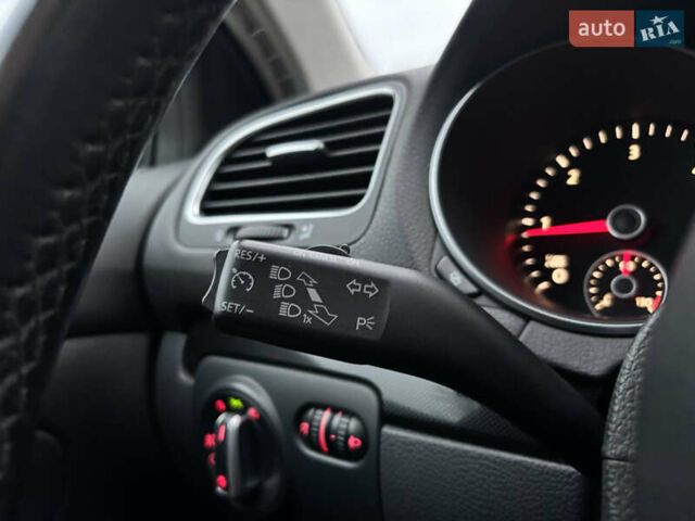 Серый Фольксваген Гольф, объемом двигателя 1.6 л и пробегом 248 тыс. км за 8099 $, фото 45 на Automoto.ua