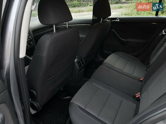 Серый Фольксваген Гольф, объемом двигателя 1.6 л и пробегом 256 тыс. км за 7950 $, фото 13 на Automoto.ua