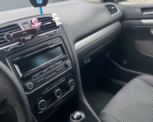 Серый Фольксваген Гольф, объемом двигателя 1.6 л и пробегом 293 тыс. км за 7750 $, фото 16 на Automoto.ua