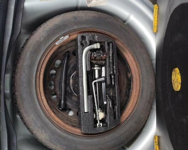 Серый Фольксваген Гольф, объемом двигателя 1.6 л и пробегом 259 тыс. км за 8000 $, фото 28 на Automoto.ua