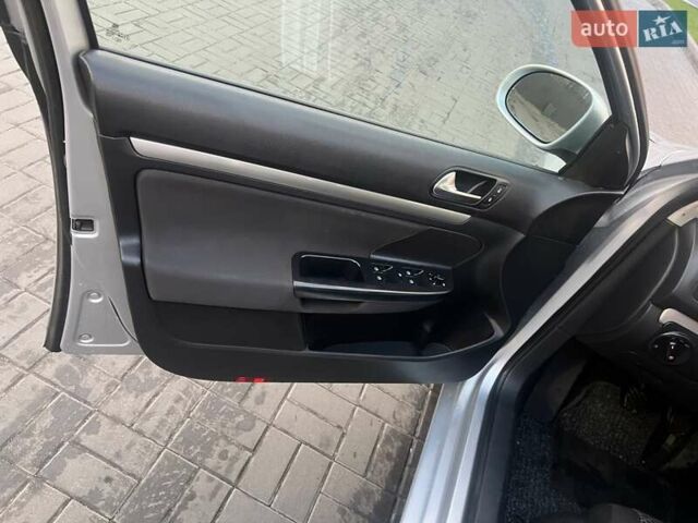Серый Фольксваген Гольф, объемом двигателя 1.6 л и пробегом 225 тыс. км за 7300 $, фото 14 на Automoto.ua