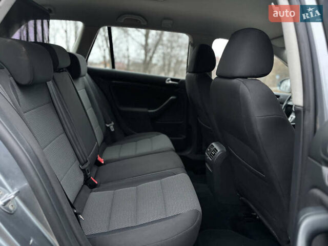 Серый Фольксваген Гольф, объемом двигателя 1.6 л и пробегом 248 тыс. км за 8099 $, фото 35 на Automoto.ua