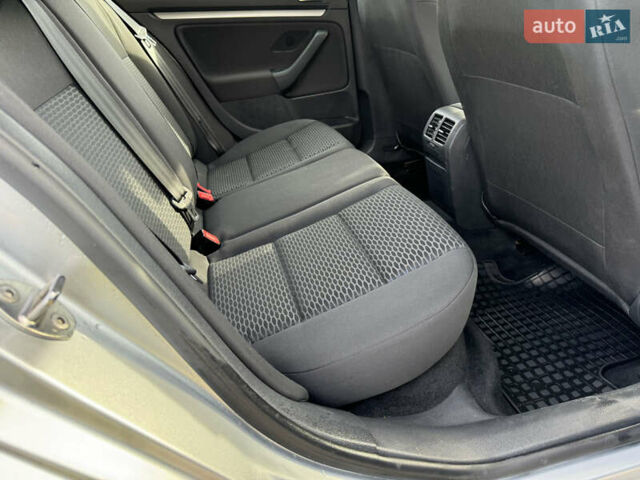 Сірий Фольксваген Гольф, об'ємом двигуна 1.6 л та пробігом 225 тис. км за 8350 $, фото 30 на Automoto.ua