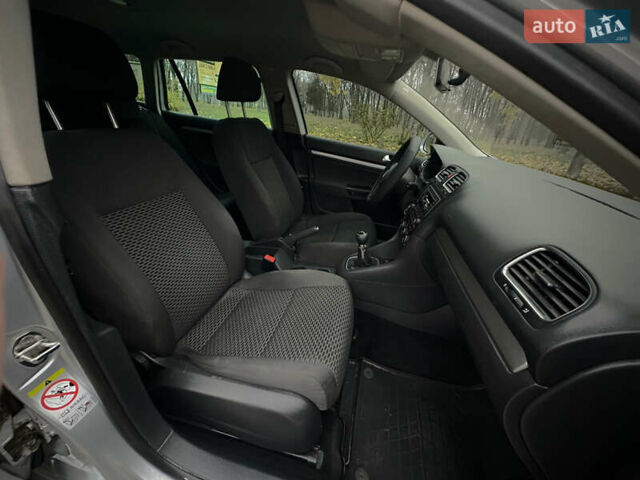 Серый Фольксваген Гольф, объемом двигателя 1.6 л и пробегом 230 тыс. км за 7400 $, фото 10 на Automoto.ua