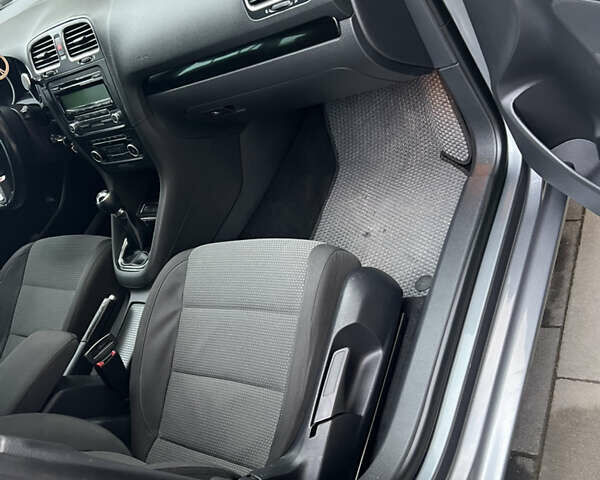 Серый Фольксваген Гольф, объемом двигателя 1.6 л и пробегом 282 тыс. км за 7300 $, фото 13 на Automoto.ua