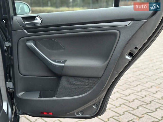 Серый Фольксваген Гольф, объемом двигателя 1.6 л и пробегом 248 тыс. км за 8099 $, фото 34 на Automoto.ua