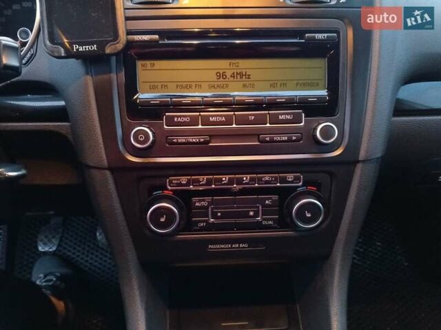 Серый Фольксваген Гольф, объемом двигателя 1.6 л и пробегом 180 тыс. км за 8000 $, фото 10 на Automoto.ua