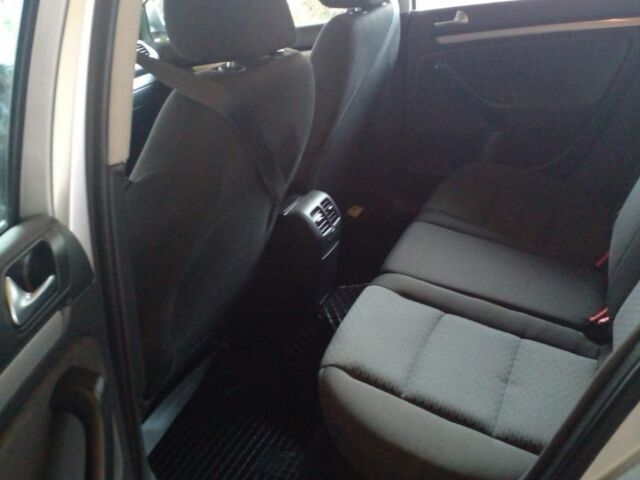 Серый Фольксваген Гольф, объемом двигателя 1.2 л и пробегом 225 тыс. км за 7000 $, фото 5 на Automoto.ua