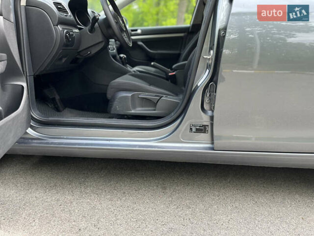 Сірий Фольксваген Гольф, об'ємом двигуна 1.6 л та пробігом 307 тис. км за 8700 $, фото 59 на Automoto.ua