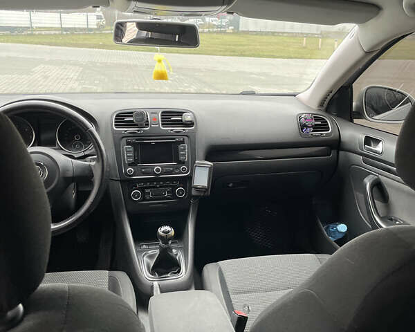 Серый Фольксваген Гольф, объемом двигателя 1.6 л и пробегом 280 тыс. км за 6000 $, фото 13 на Automoto.ua