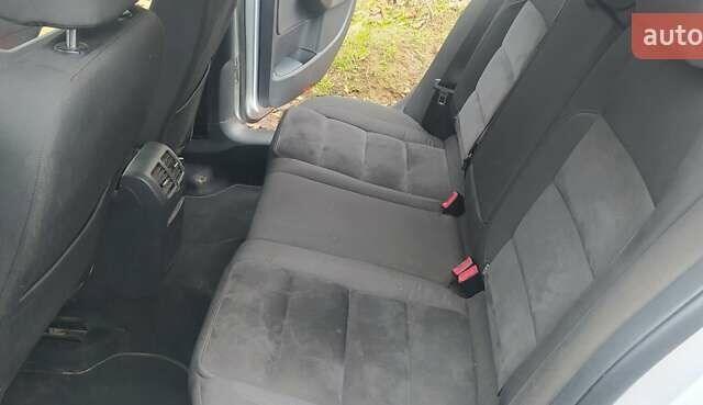 Серый Фольксваген Гольф, объемом двигателя 1.6 л и пробегом 260 тыс. км за 11000 $, фото 13 на Automoto.ua