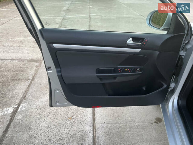 Серый Фольксваген Гольф, объемом двигателя 2 л и пробегом 221 тыс. км за 8699 $, фото 103 на Automoto.ua