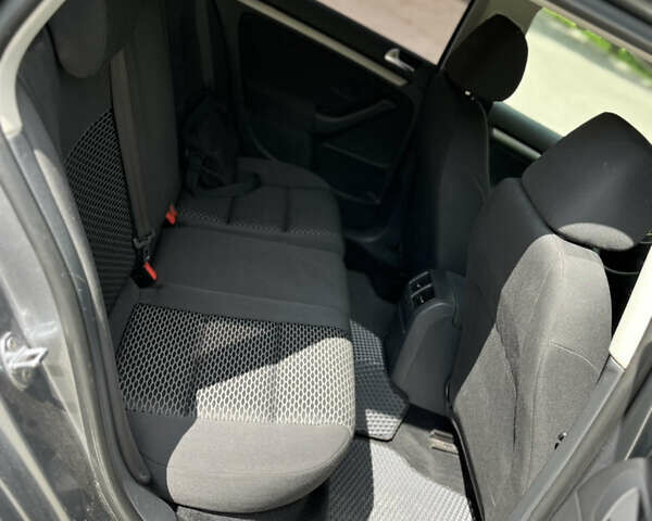 Сірий Фольксваген Гольф, об'ємом двигуна 1.6 л та пробігом 307 тис. км за 8700 $, фото 45 на Automoto.ua