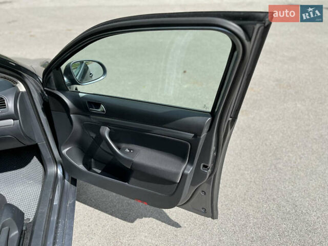 Сірий Фольксваген Гольф, об'ємом двигуна 1.6 л та пробігом 307 тис. км за 8700 $, фото 46 на Automoto.ua