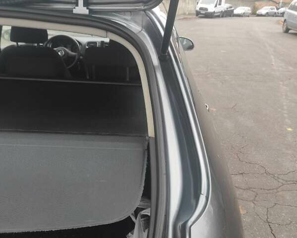 Серый Фольксваген Гольф, объемом двигателя 1.6 л и пробегом 300 тыс. км за 7499 $, фото 15 на Automoto.ua