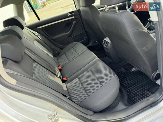 Сірий Фольксваген Гольф, об'ємом двигуна 1.6 л та пробігом 225 тис. км за 8350 $, фото 31 на Automoto.ua