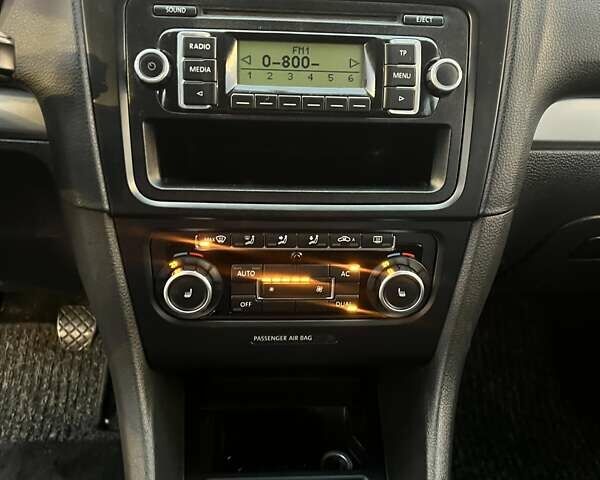 Серый Фольксваген Гольф, объемом двигателя 1.6 л и пробегом 225 тыс. км за 7300 $, фото 11 на Automoto.ua