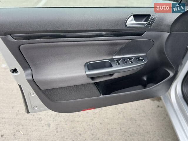 Сірий Фольксваген Гольф, об'ємом двигуна 1.97 л та пробігом 300 тис. км за 8200 $, фото 19 на Automoto.ua