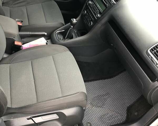 Серый Фольксваген Гольф, объемом двигателя 1.6 л и пробегом 313 тыс. км за 6600 $, фото 17 на Automoto.ua