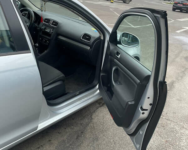 Серый Фольксваген Гольф, объемом двигателя 1.6 л и пробегом 222 тыс. км за 6700 $, фото 8 на Automoto.ua