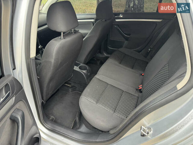 Серый Фольксваген Гольф, объемом двигателя 1.6 л и пробегом 396 тыс. км за 6300 $, фото 13 на Automoto.ua