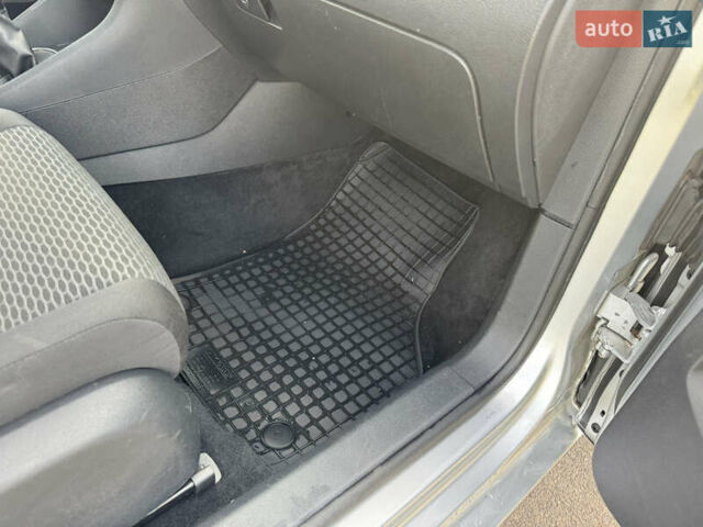 Сірий Фольксваген Гольф, об'ємом двигуна 1.6 л та пробігом 225 тис. км за 8350 $, фото 46 на Automoto.ua