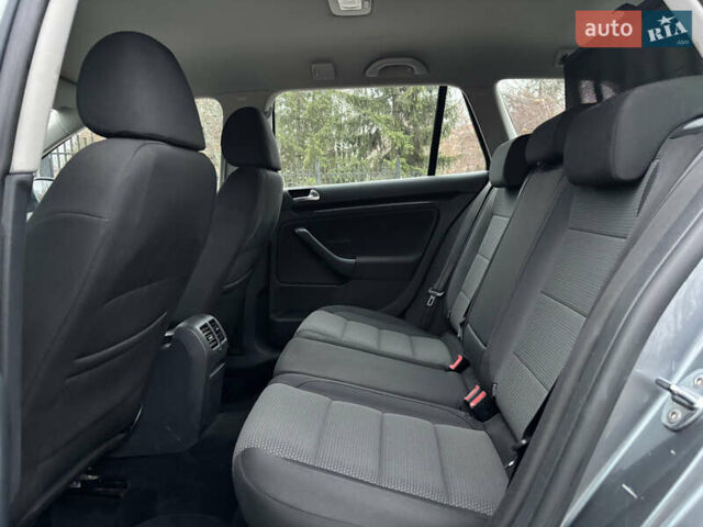 Серый Фольксваген Гольф, объемом двигателя 1.6 л и пробегом 248 тыс. км за 8099 $, фото 26 на Automoto.ua