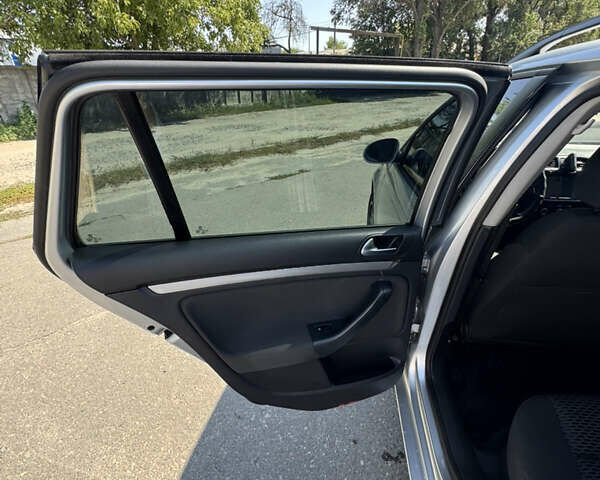 Серый Фольксваген Гольф, объемом двигателя 1.6 л и пробегом 202 тыс. км за 9000 $, фото 9 на Automoto.ua