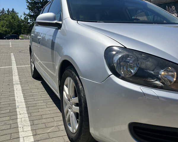 Серый Фольксваген Гольф, объемом двигателя 1.6 л и пробегом 205 тыс. км за 7700 $, фото 1 на Automoto.ua