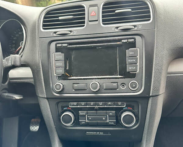 Сірий Фольксваген Гольф, об'ємом двигуна 1.6 л та пробігом 159 тис. км за 9950 $, фото 16 на Automoto.ua