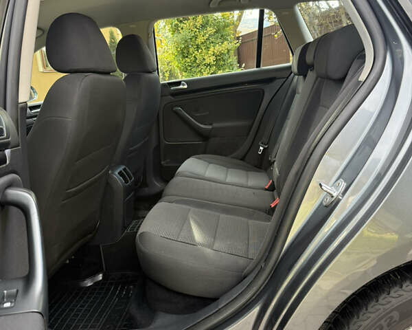 Сірий Фольксваген Гольф, об'ємом двигуна 1.6 л та пробігом 283 тис. км за 7650 $, фото 23 на Automoto.ua