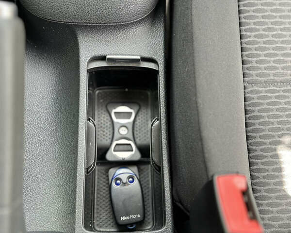 Сірий Фольксваген Гольф, об'ємом двигуна 1.6 л та пробігом 307 тис. км за 8700 $, фото 40 на Automoto.ua