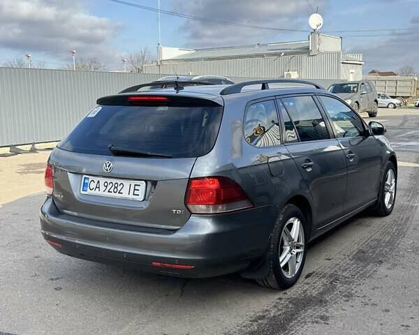 Серый Фольксваген Гольф, объемом двигателя 1.6 л и пробегом 276 тыс. км за 7600 $, фото 4 на Automoto.ua
