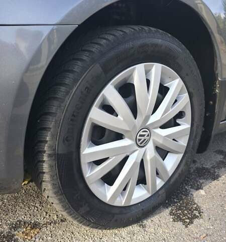 Серый Фольксваген Гольф, объемом двигателя 1.6 л и пробегом 334 тыс. км за 8799 $, фото 7 на Automoto.ua