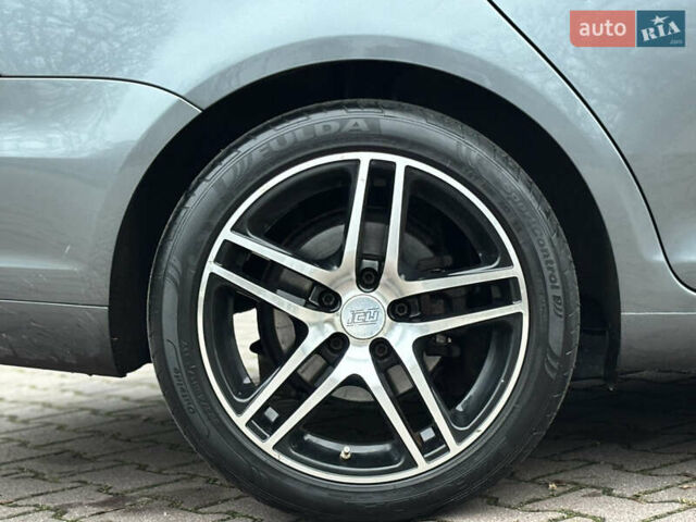 Серый Фольксваген Гольф, объемом двигателя 1.6 л и пробегом 248 тыс. км за 8099 $, фото 17 на Automoto.ua